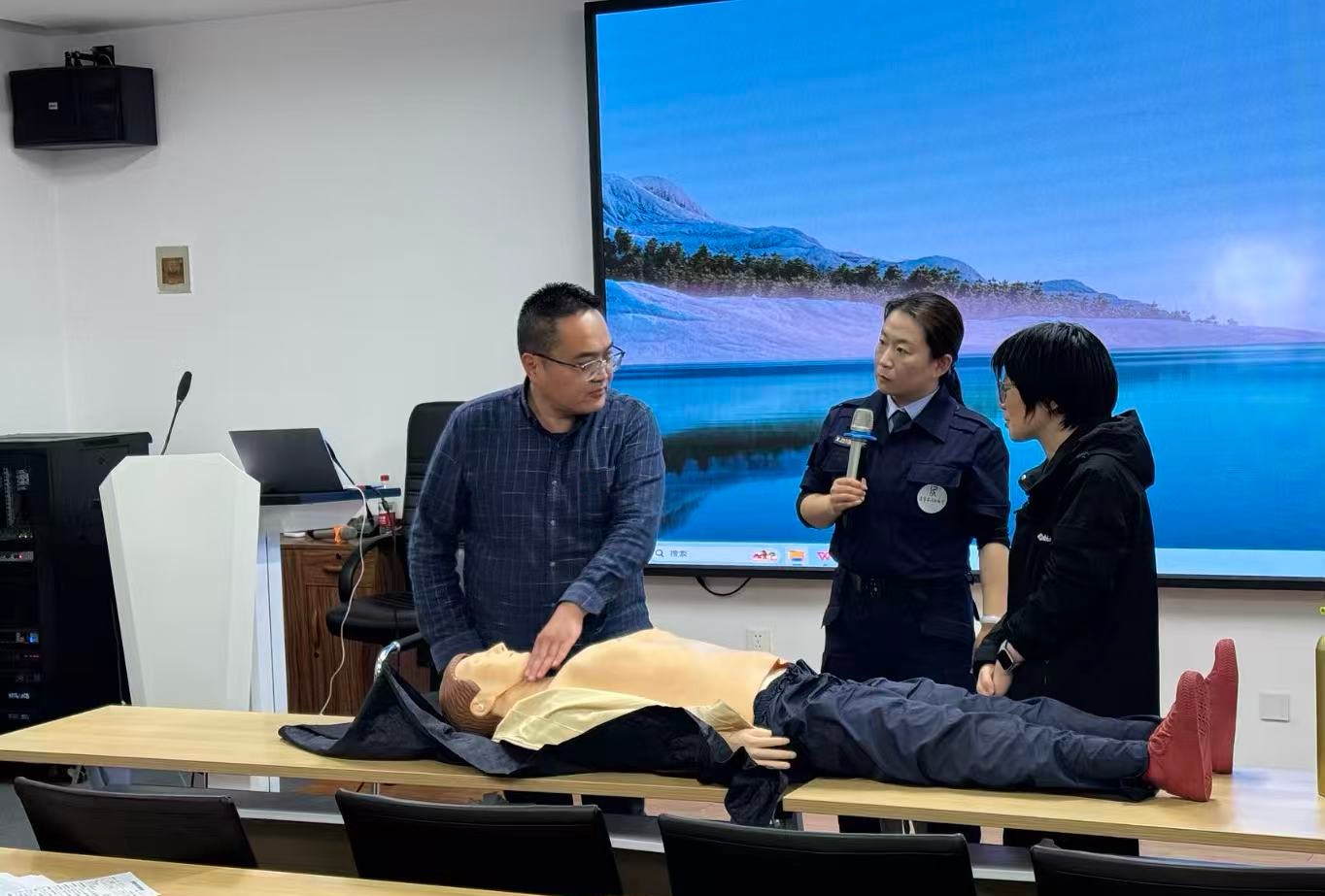 心肺复苏教学.jpg